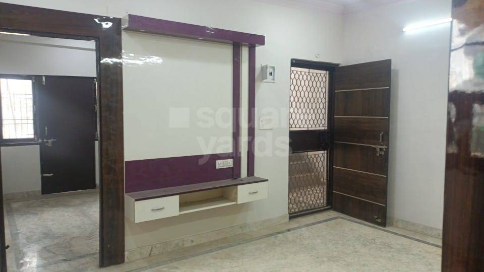 Resale 3 Bedroom 1250 Sq.Ft. Apartment in Bhagwati Apartments Shalimar