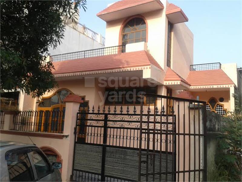 Resale 3 Bedroom 1075 Sq.Ft. Independent House in Gn Sector Alpha 1