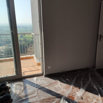 Room in 2 BHK Apartment at Supertech Hues, Sector 68 – for Rent