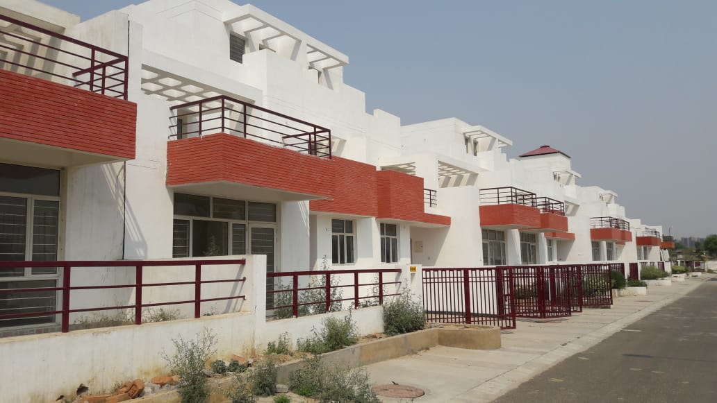 Resale 3 Bedroom 2000 Sq.Ft. Villa in Ansal Sushant Golf City Olivewood