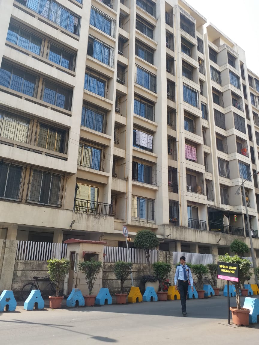 Resale 3 Bedroom 800 Sq.Ft. Apartment in Sheth Vasant Lawns, Majiwada