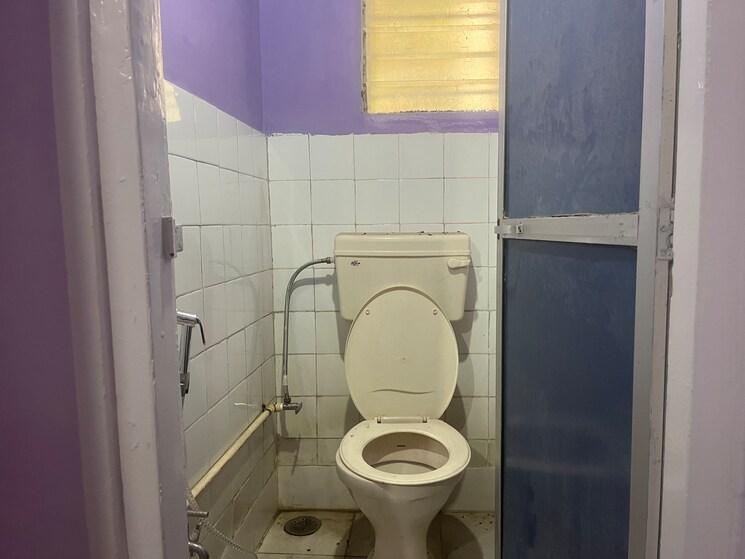 Bathroom, neelshanti-niketan 1 Bedroom 450 Sq.Ft. Apartment In Santacruz East Mumbai 4934822