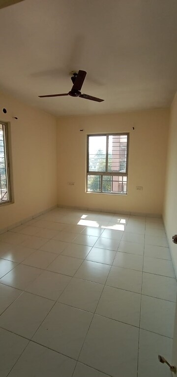 Room in 3 BHK Apartment at Wanowrie – for Sale