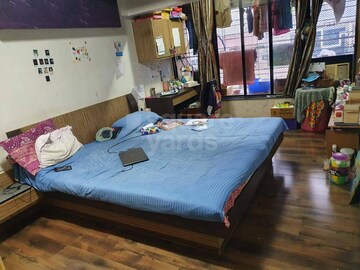 Bedroom in 3 BHK Apartment at Andheri West – for Rent