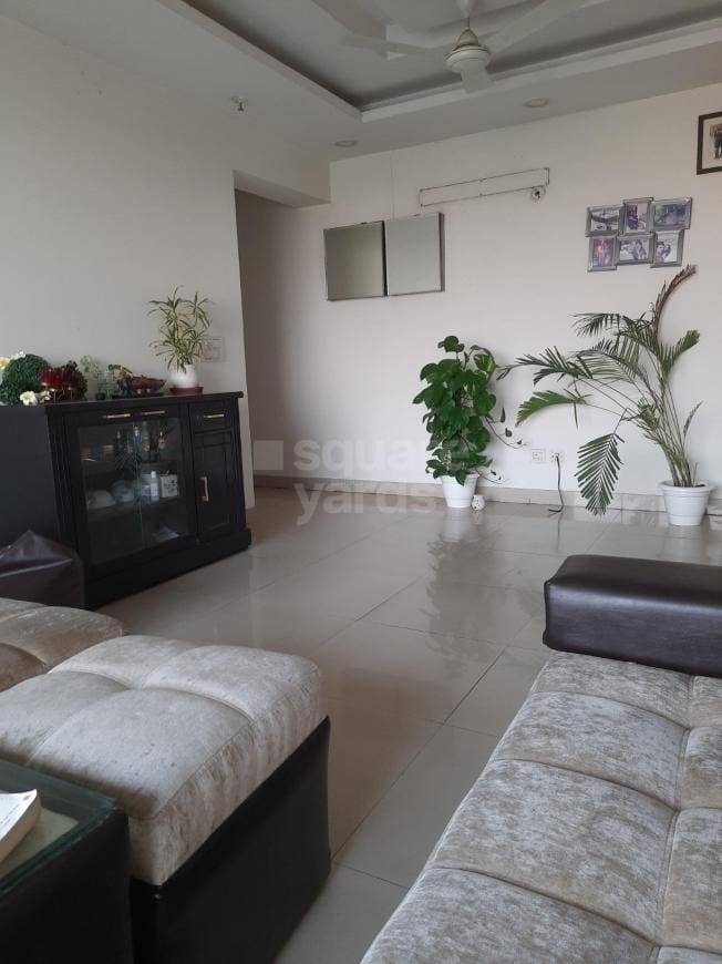 Resale 6+ Bedroom 100 Sq.Mt. Independent House in Gn Sector Alpha 1