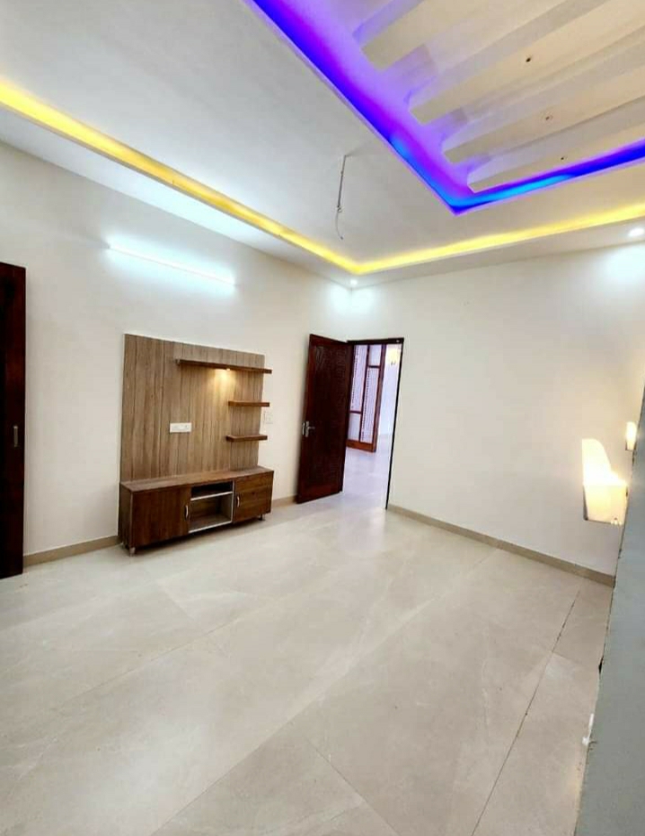 Resale 5 Bedroom 120 Sq.Yd. Independent House in Patiala Road Zirakpur