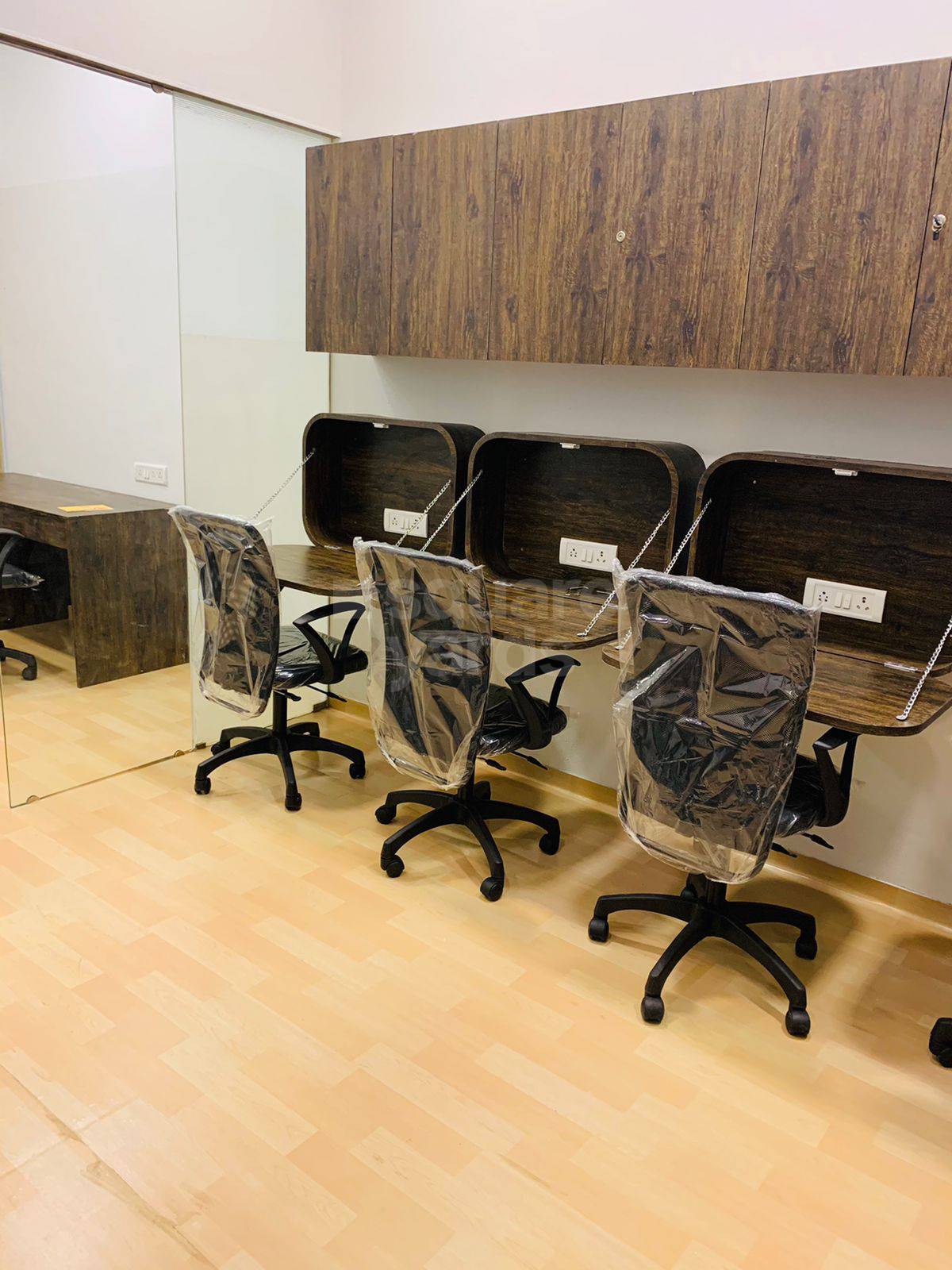 Resale Commercial Office Space 219 Sq.Ft. in Crystal Plaza Andheri West