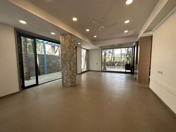 Room in 5 BHK Villa at Versova – for Sale