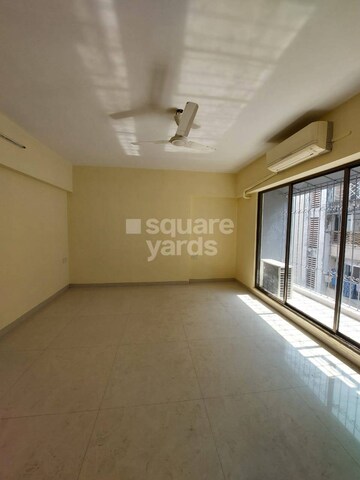 Room in 3 BHK Apartment at Juhu – for Rent