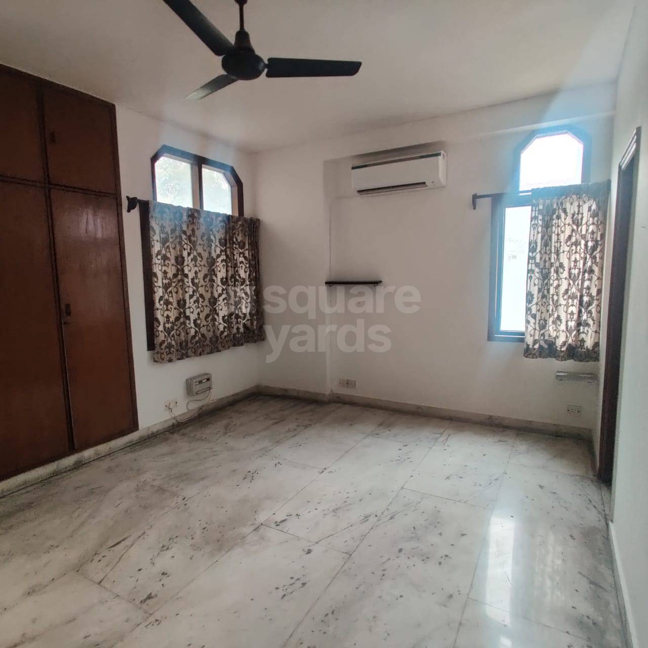 Rental 3 Bedroom 2700 Sq.Ft. Apartment in Defence Colony Villas