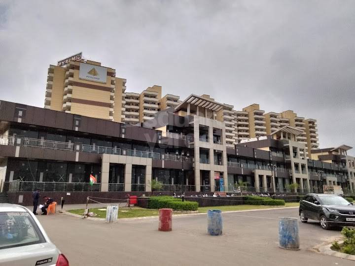 Resale 2 Bedroom 800 Sq.Ft. Apartment in Pyramid Urban Homes 3, Sector