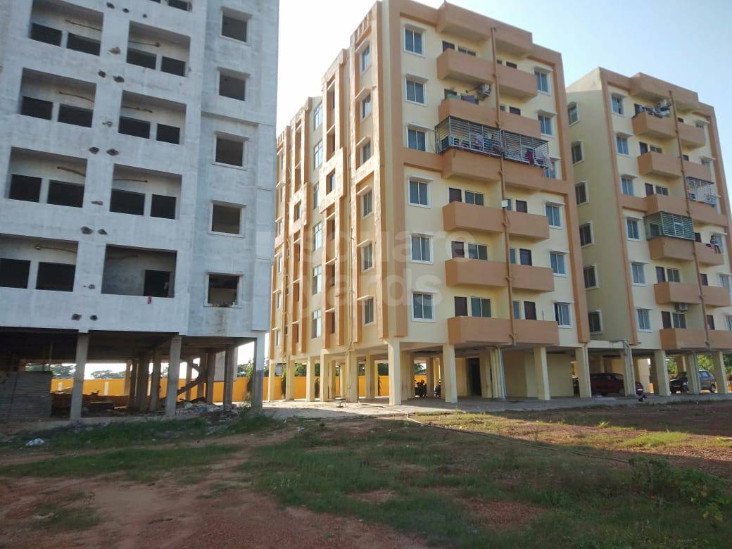 Resale 2 Bedroom 936 Sq.Ft. Apartment in Sai Krishna Residency, Retang