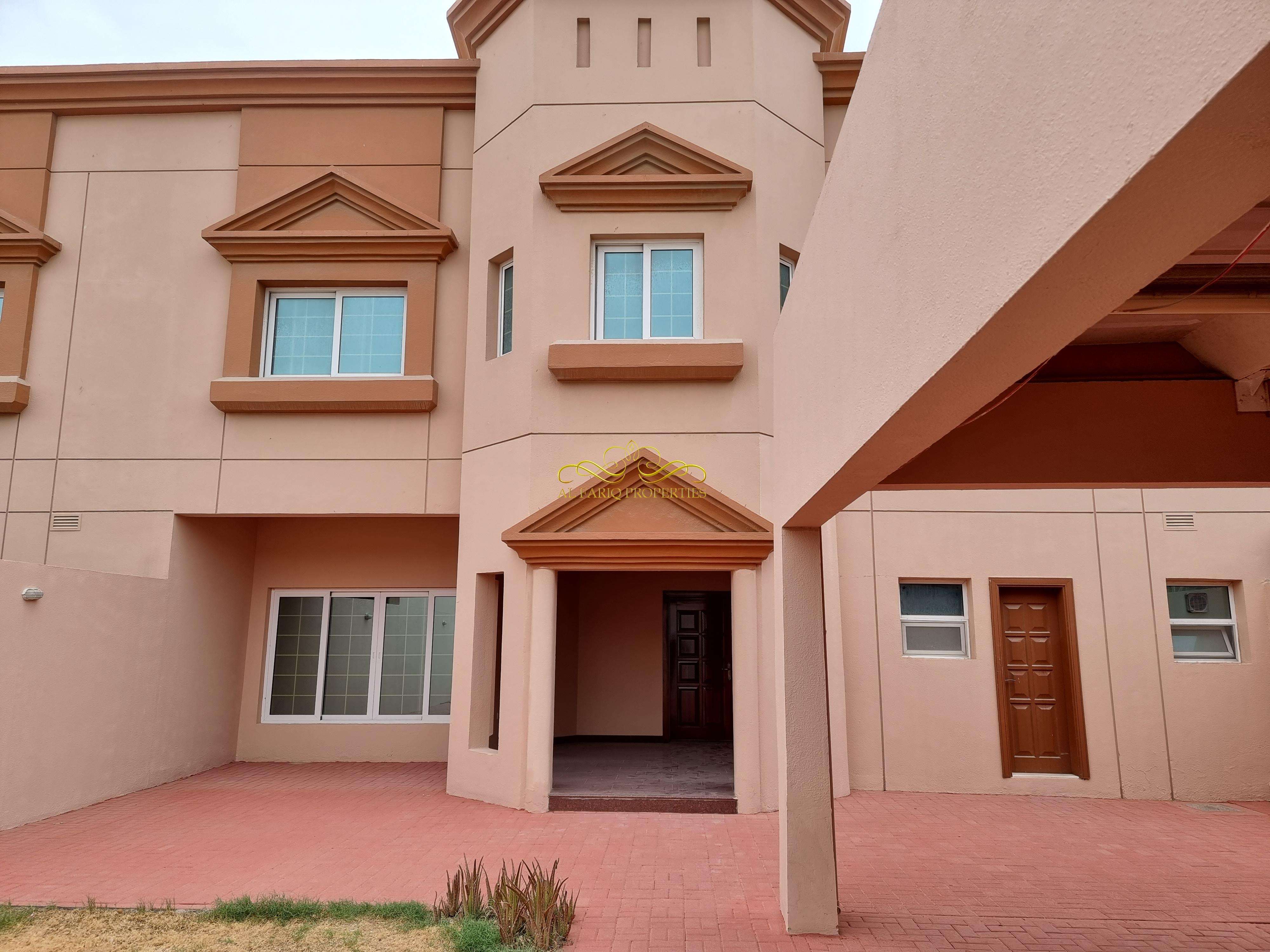 5 BR  Villa For Rent in Al Manara