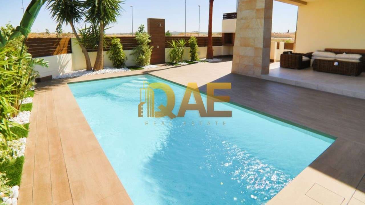 6 BR  Villa For Sale in Al Manara