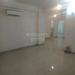Room in 3 BHK Apartment at Emaar Emerald Floors Premier, Sector 65 – for Rent