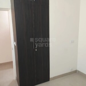 Room in 4 BHK Apartment at Emaar Emerald Floors Premier, Sector 65 – for Rent
