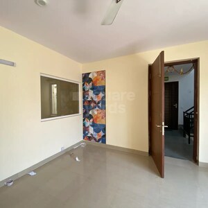 Room in 3.5 BHK Apartment at Emaar Emerald Floors Premier, Sector 65 – for Sale