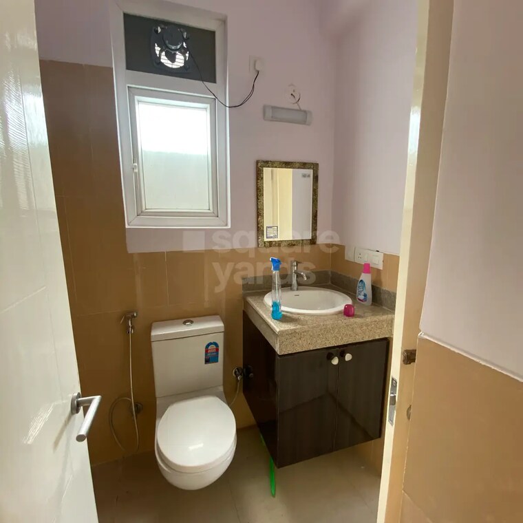 Bathroom, emaar-emerald-floors-premier 3.5 Bedroom 1650 Sq.Ft. Apartment In Sector 65 Gurgaon 10633560