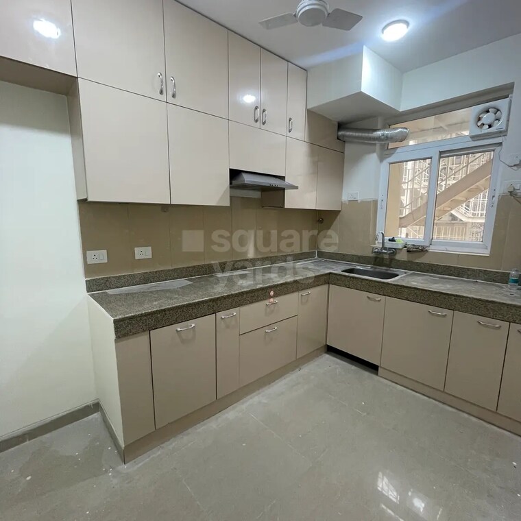 Kitchen, emaar-emerald-floors-premier 3.5 Bedroom 1650 Sq.Ft. Apartment In Sector 65 Gurgaon 10625793