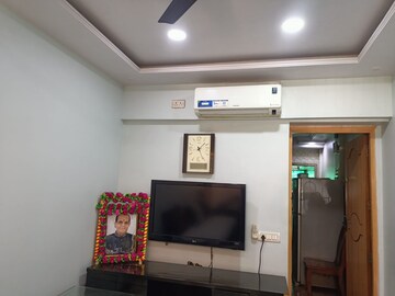 Room in 4 BHK Independent House at Goregaon West – for Rent