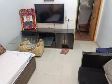Room in 4 BHK Independent House at Goregaon West – for Rent