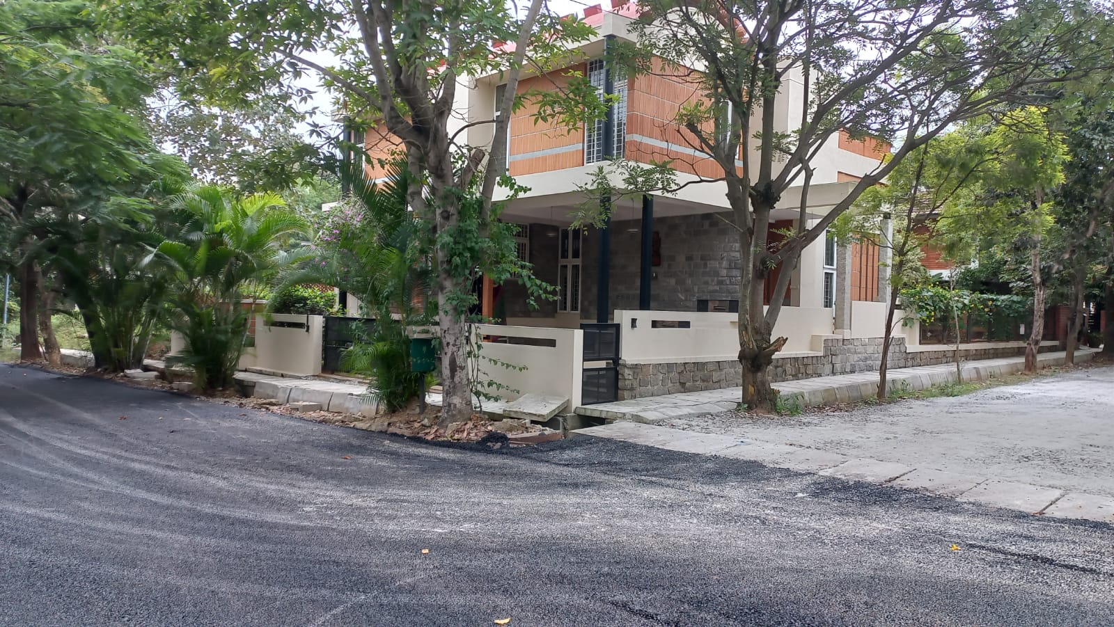 Resale 4 Bedroom 4955 Sq.Ft. Independent House in Royal Placid Phase 1