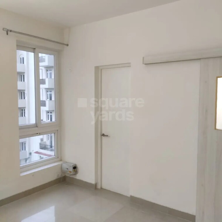 Room, emaar-emerald-estate 2.5 Bedroom 1100 Sq.Ft. Apartment In Sector 65 Gurgaon 10658195
