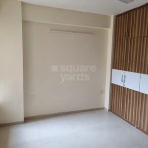 Room in 3 BHK Apartment at Emaar Emerald Estate, Sector 65 – for Rent