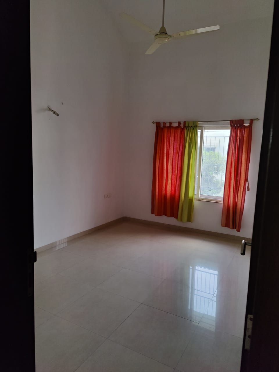 Rental 3.5 Bedroom 2450 Sq.Ft. Villa in Pride Purple Emerald Park