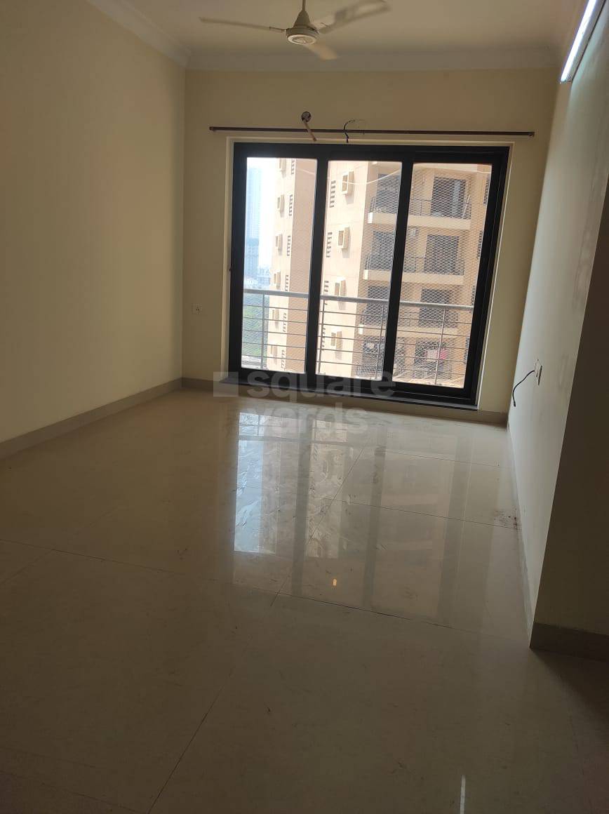 Resale 3 Bedroom 1375 Sq.Ft. Apartment in Raheja Heights Phase 2