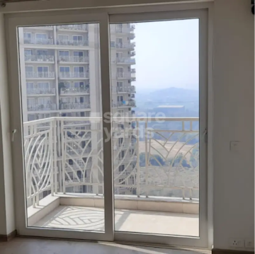 Room in 2 BHK Apartment at AIPL The Peaceful Homes, Sector 70a – for Rent