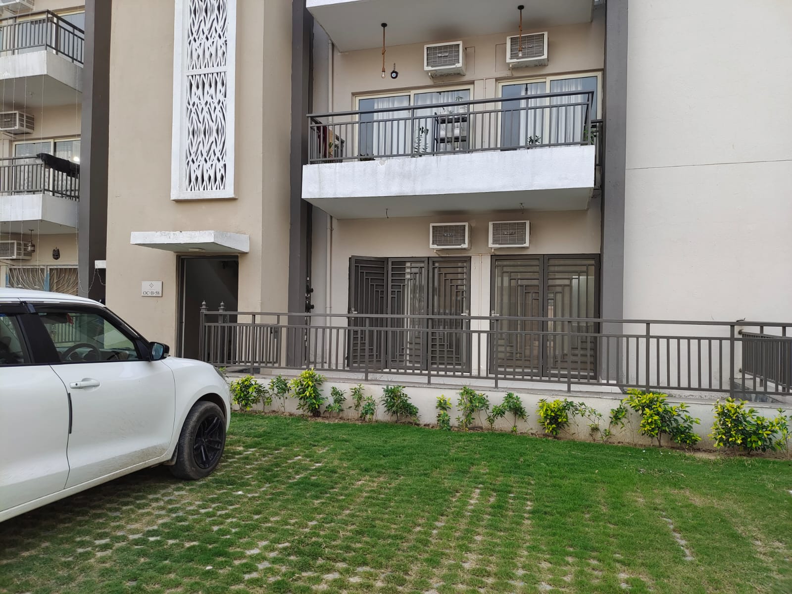 Resale 3.5 Bedroom 2700 Sq.Ft. Builder Floor in Puri Aman Vilas, Sector