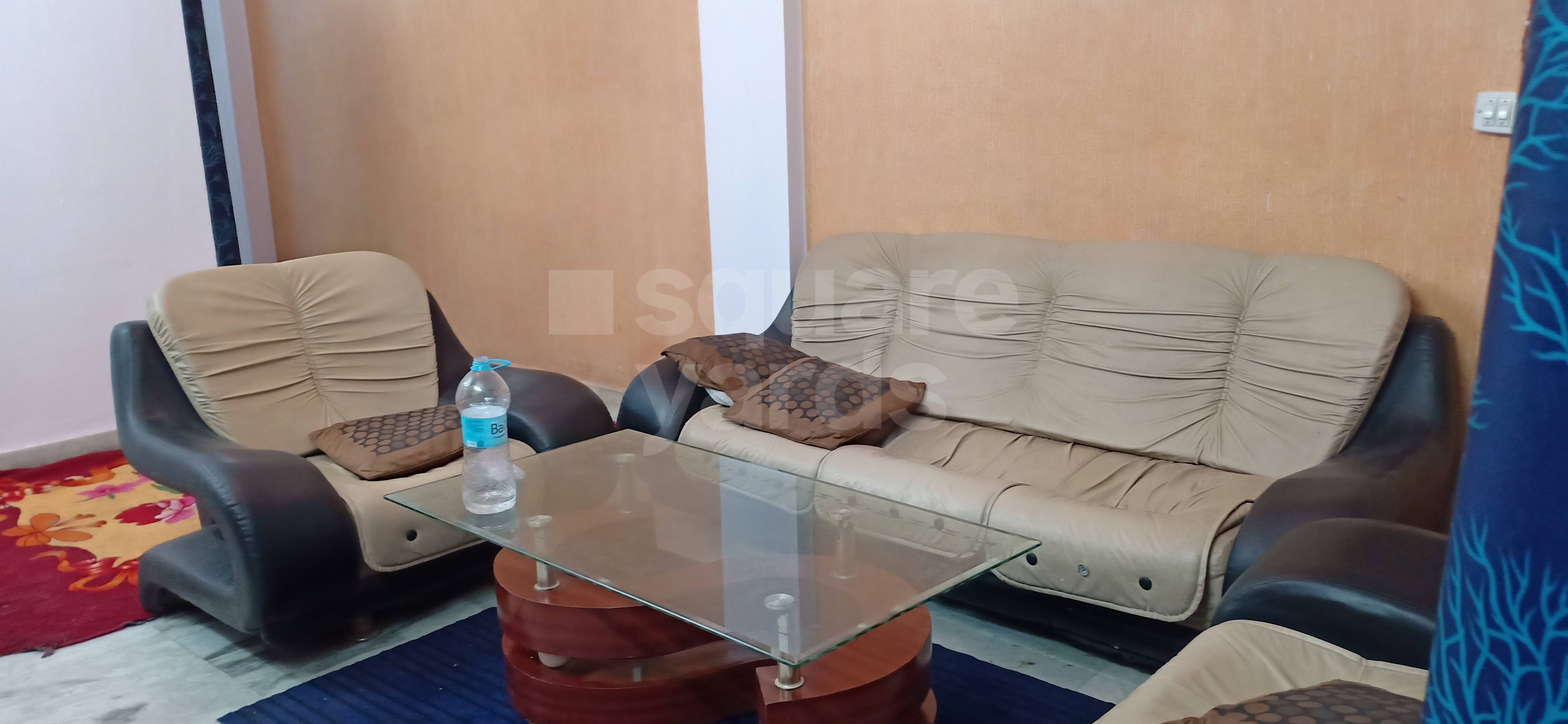 Rental 4 Bedroom 2500 Sq.Ft. Apartment in New Friends Colony Floors