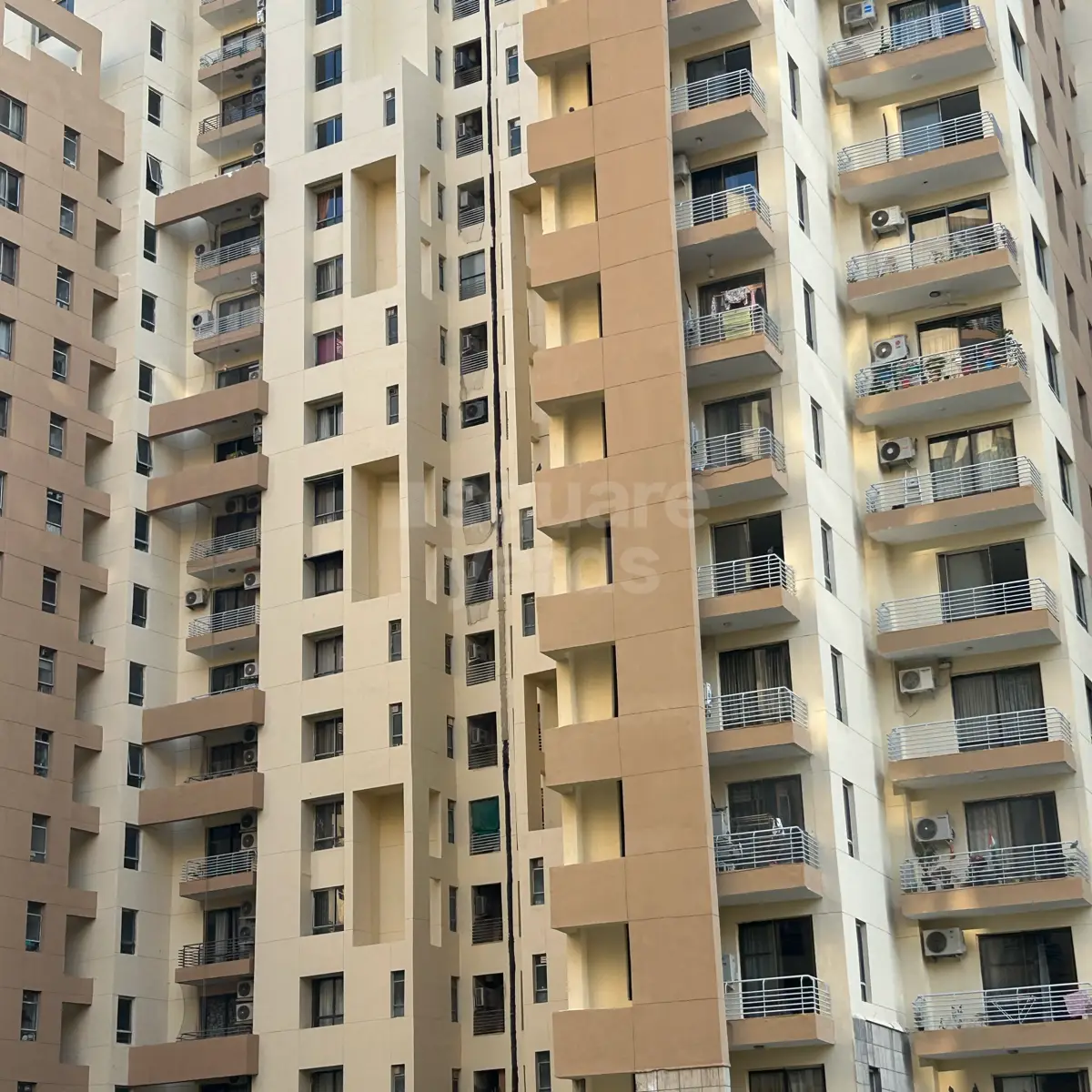 Rental 2 Bedroom 1250 Sq.Ft. Apartment in Unitech Uniworld Gardens 2