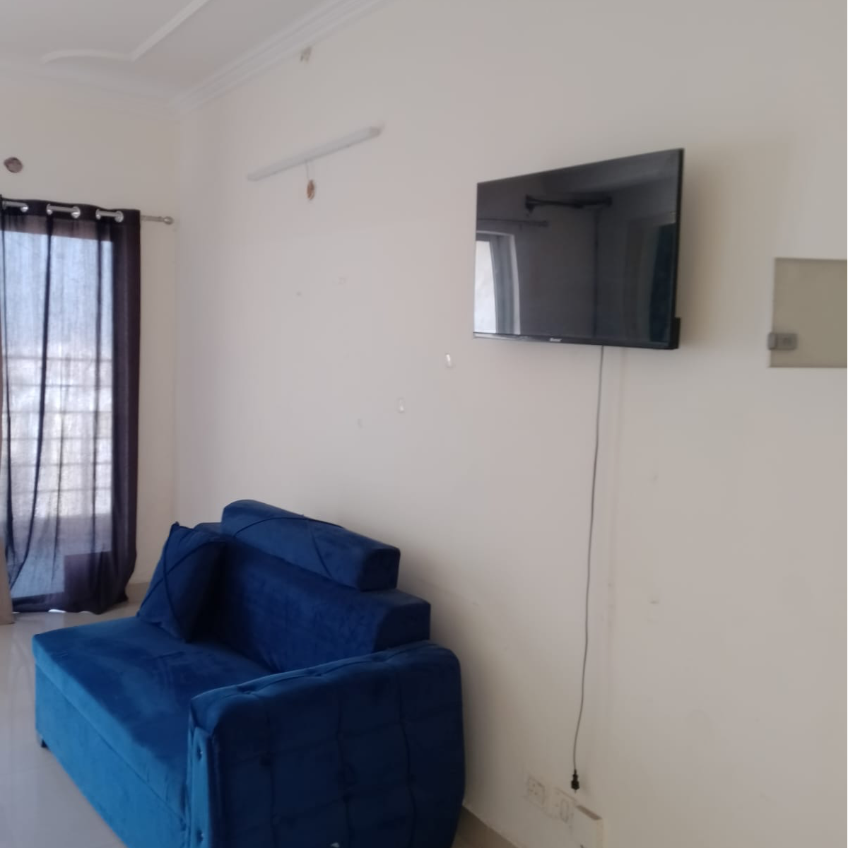 Rental 2 Bedroom 1075 Sq.Ft. Apartment in Amrapali Zodiac, Sector 120 Noida 5549064