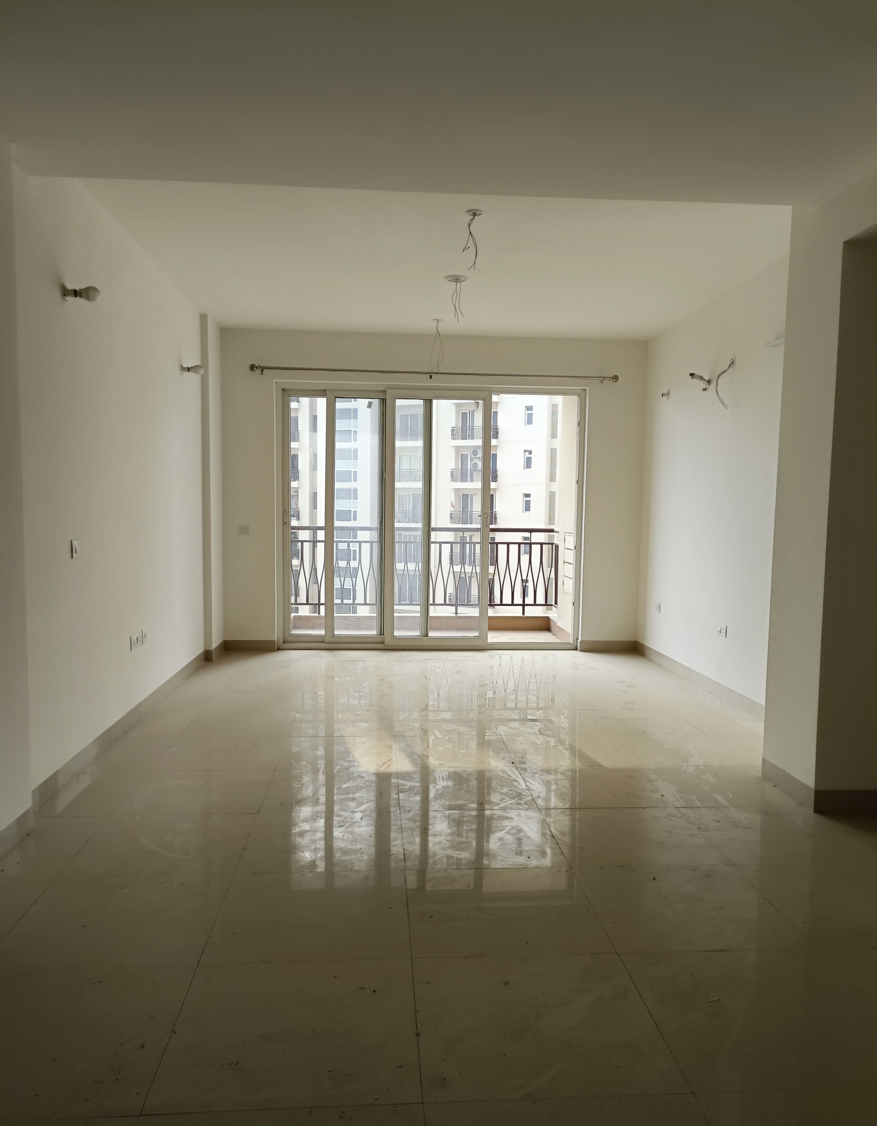 Resale 3 Bedroom 1830 Sq.Ft. Apartment in Shalimar Oneworld Vista