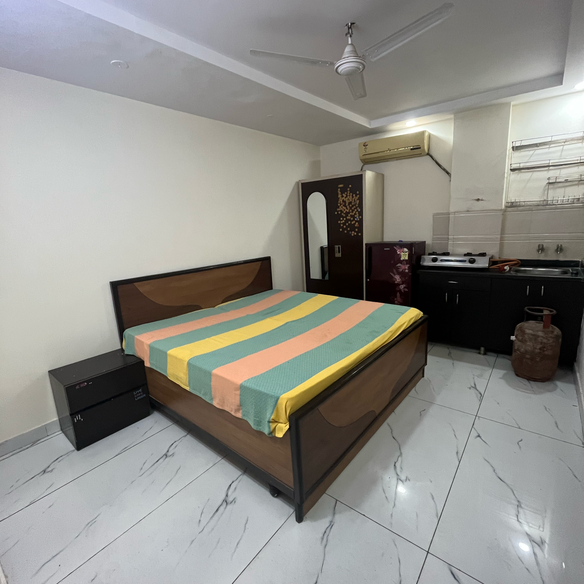 Rental Studio 600 Sq.Ft. Apartment in Shivalik Apartments Malviya Nagar, Malviya Nagar Delhi