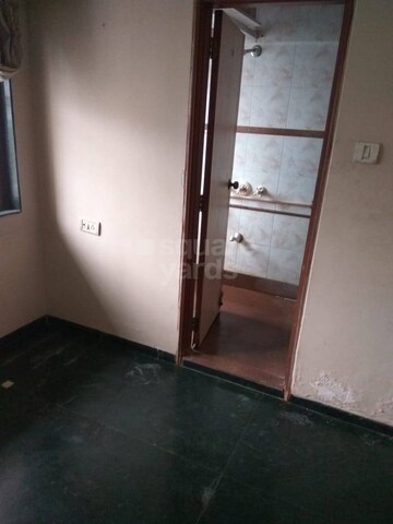 Room in 1 BHK Apartment at Ghatkopar East – for Rent