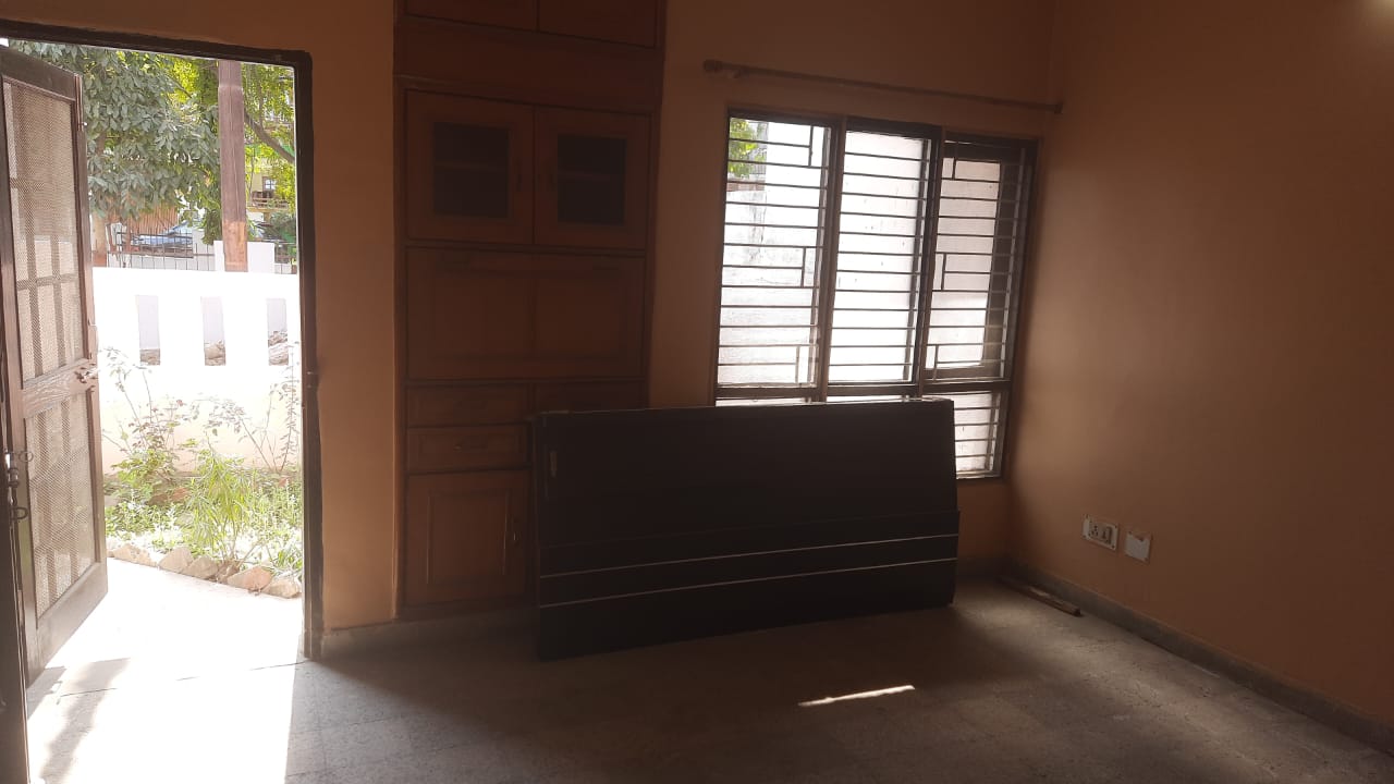 Rental 3 Bedroom 1400 Sq.Ft. Independent House in Eldeco ii Lucknow