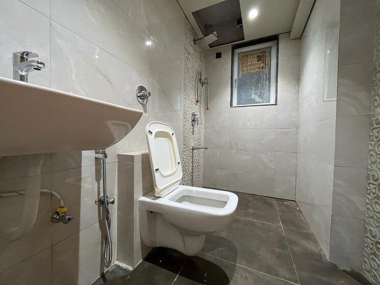 Bathroom, nav-swa-gharkul-chs 3 Bedroom 1325 Sq.Ft. Apartment In Santacruz East Mumbai 5044628