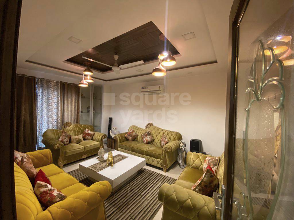 Resale 3 Bedroom 2000 Sq.Ft. Builder Floor in RWA Flats W Block Greater Kailash 1, Greater