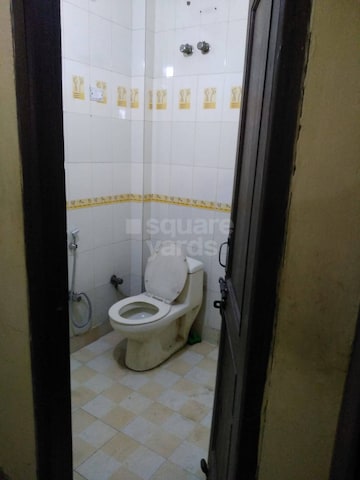 Attached Bathroom in 1 BHK Builder Floor at Lajpat Nagar 4 – for Rent