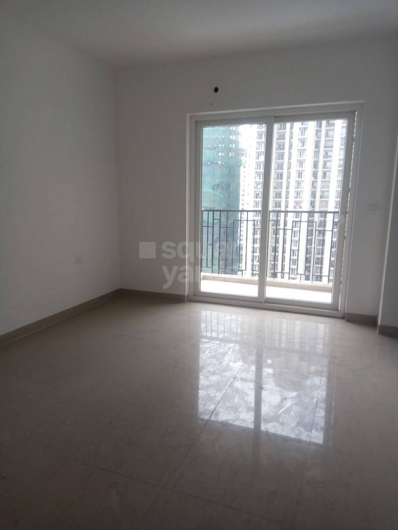Resale 3 Bedroom 2000 Sq.Ft. Apartment in Alpha 1 RWA, Gn Sector Alpha