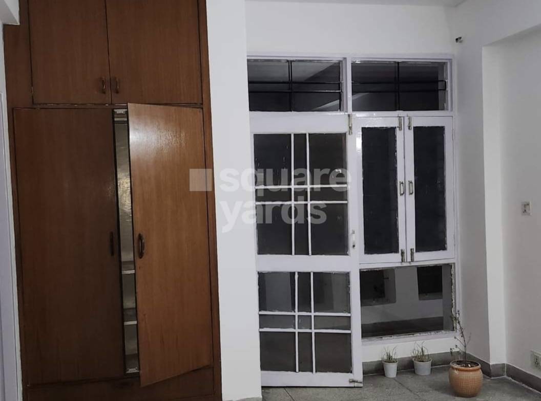 Rental 2.5 Bedroom 1250 Sq.Ft. Apartment in Dronacharya Apartments