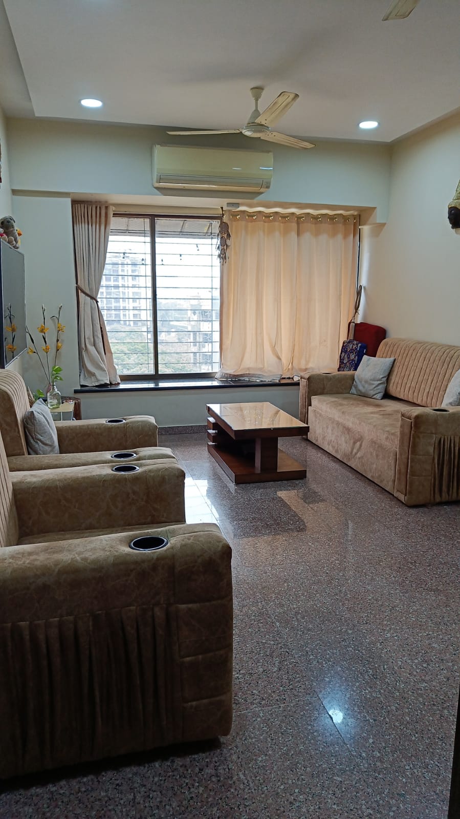 Rental 2 Bedroom 600 Sq.Ft. Apartment in Malad Apartment, Malad West