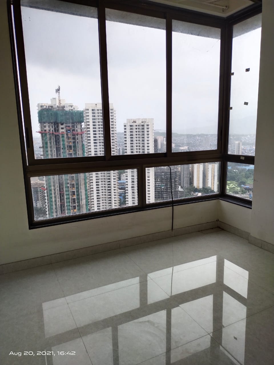 Rental 3 Bedroom 1600 Sq.Ft. Apartment in Prakash Park Royale Mulund