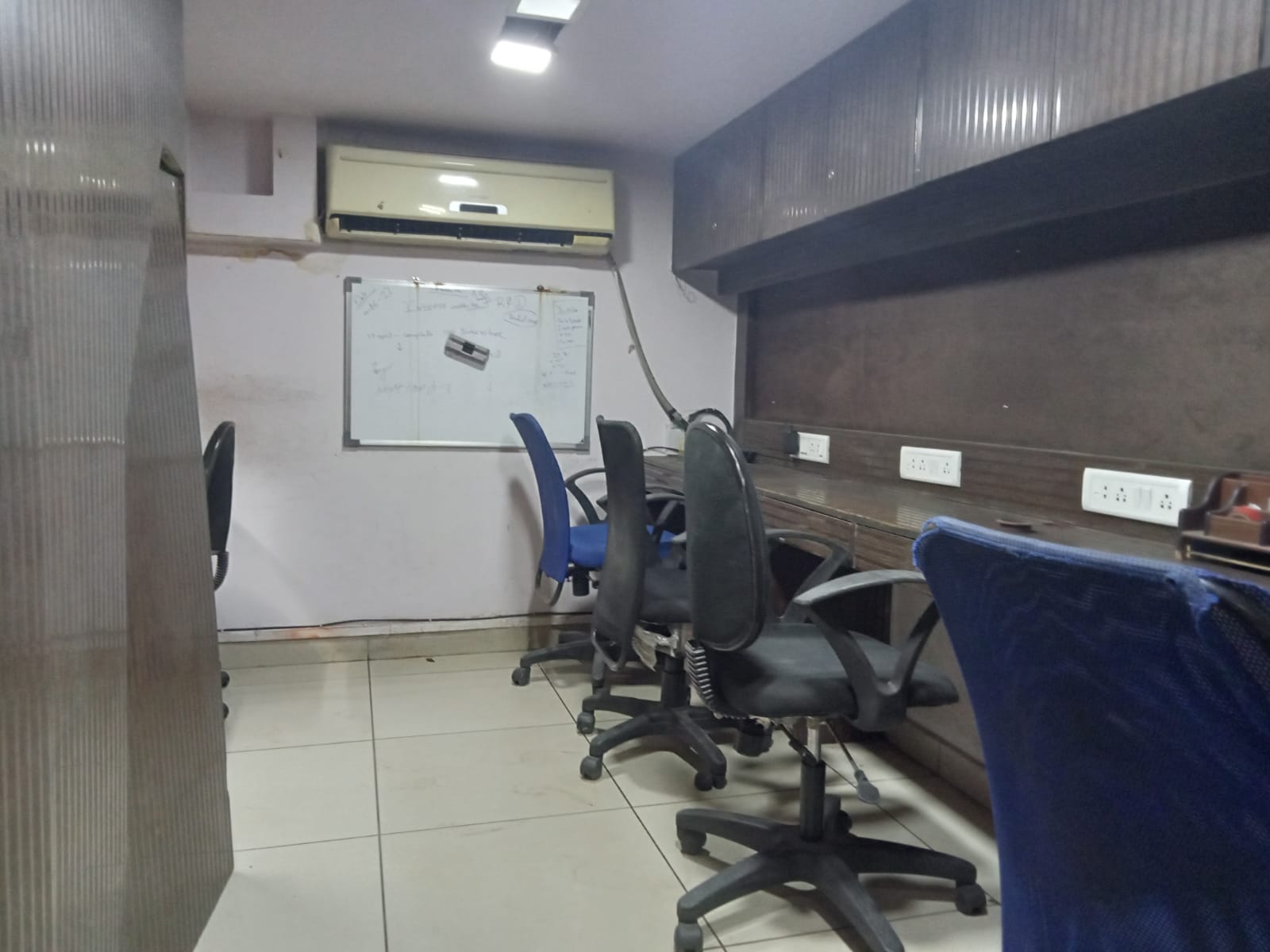 Rental Commercial Office Space 220 Sq.Ft. in Evershine Mall, Malad West