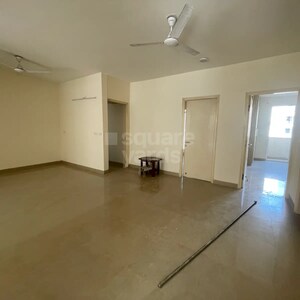 Room in 3 BHK Apartment at Emaar Emerald Floors, Sector 65 – for Rent