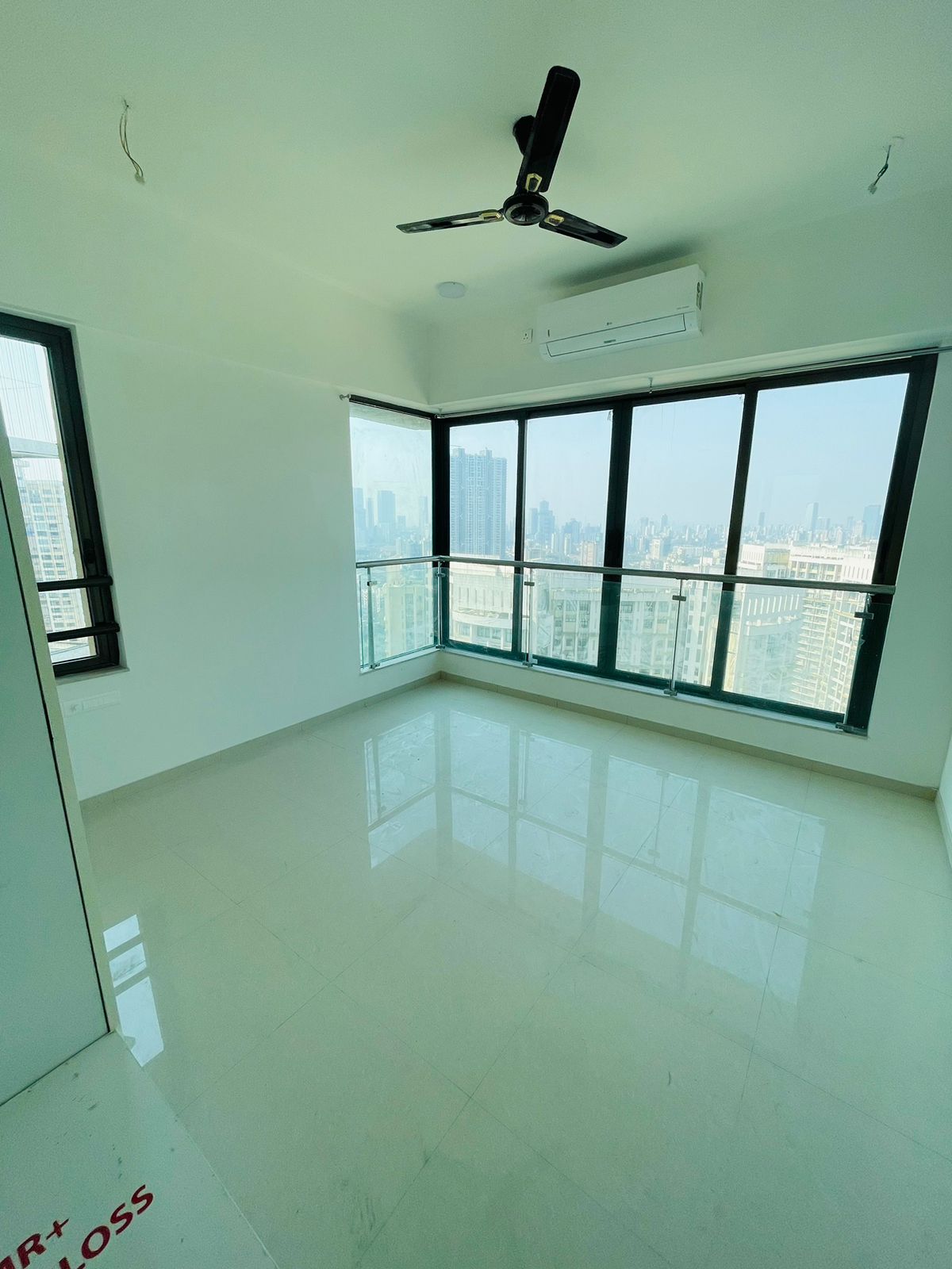 Rental 3 Bedroom 1400 Sq.Ft. Apartment in Peninsula Celestia Spaces