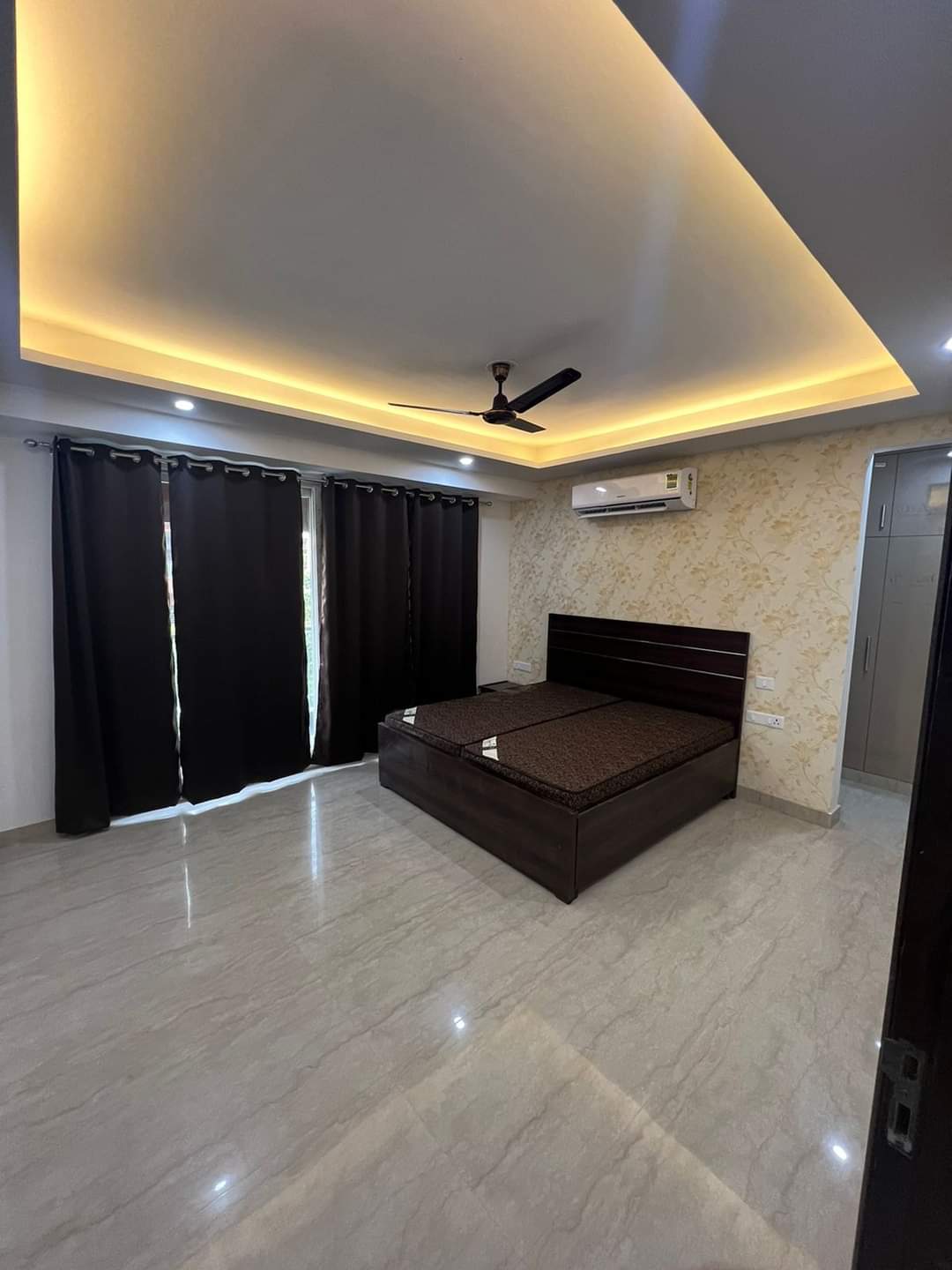 Resale 3.5 Bedroom 1930 Sq.Ft. Apartment in DLF New Town Heights II